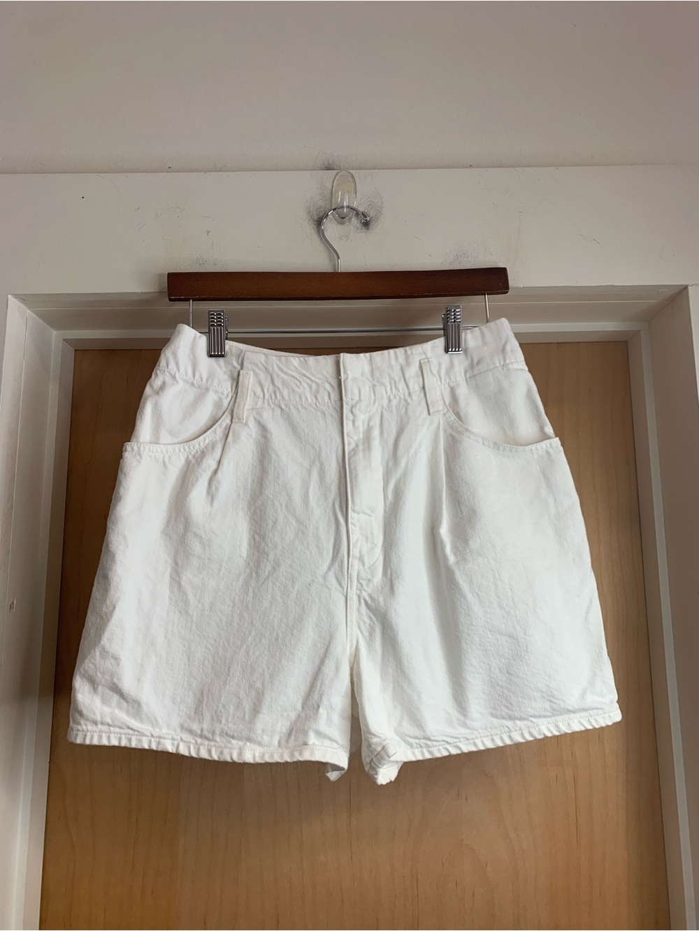 Uniqlo Classic High-Waist White 100% Cotton Shorts Size-12 Coastal Classic